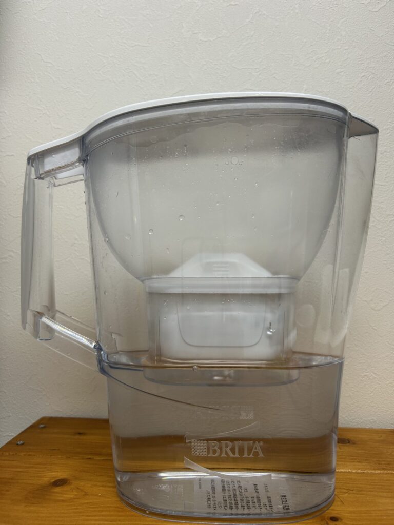 ろ過中の浄水ポット